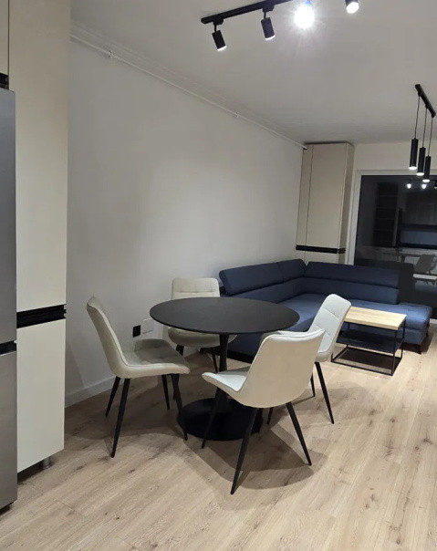 Apartament cu 2 camere, 45 mp, balcon, zona Eroilor