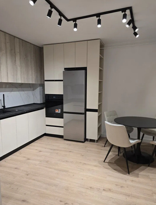 Apartament cu 2 camere, 45 mp, balcon, zona Eroilor