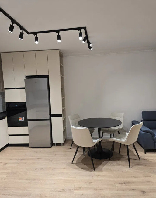 Apartament cu 2 camere, 45 mp, balcon, zona Eroilor