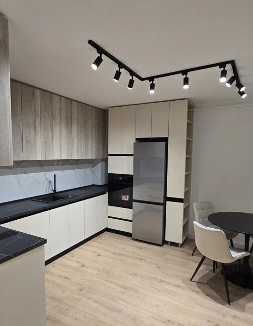 Apartament cu 2 camere, 45 mp, balcon, zona Eroilor