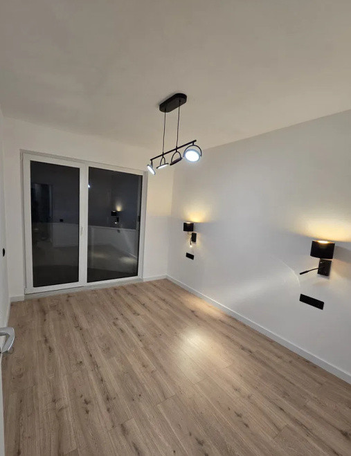 Apartament cu 2 camere, 45 mp, balcon, zona Eroilor