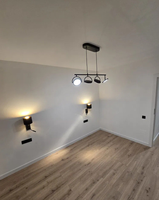 Apartament cu 2 camere, 45 mp, balcon, zona Eroilor