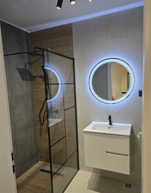 Apartament cu 2 camere, 45 mp, balcon, zona Eroilor