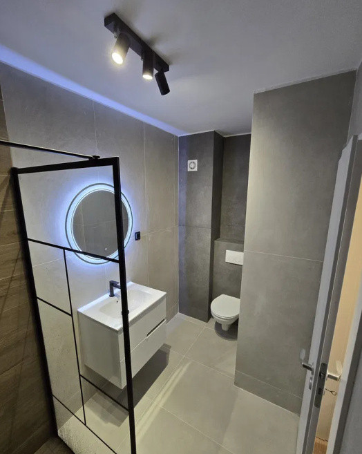 Apartament cu 2 camere, 45 mp, balcon, zona Eroilor