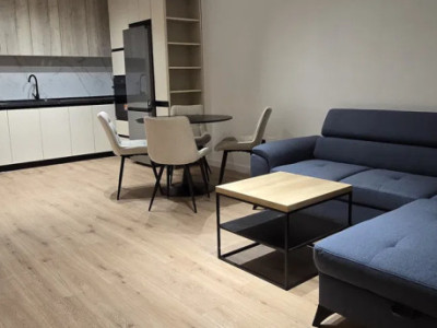 Apartament cu 2 camere, 45 mp, balcon, zona Eroilor