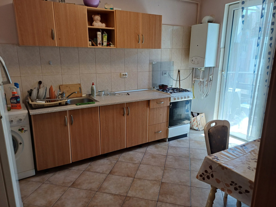 Apartament cu o camera, 32 mp, balcon, zona Eroilor