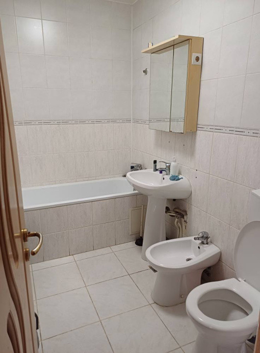 Apartament cu o camera, 32 mp, balcon, zona Eroilor