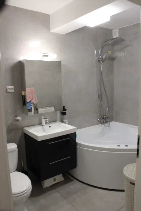 Apartament cu 3 camere, 68 mp, terasa, zona Razoare