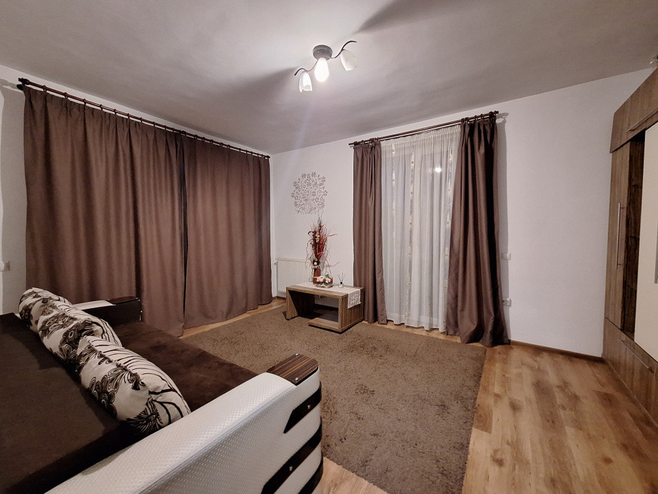Apartament cu 2 camere, 51 mp, 3 balcoane, zona Eroilor