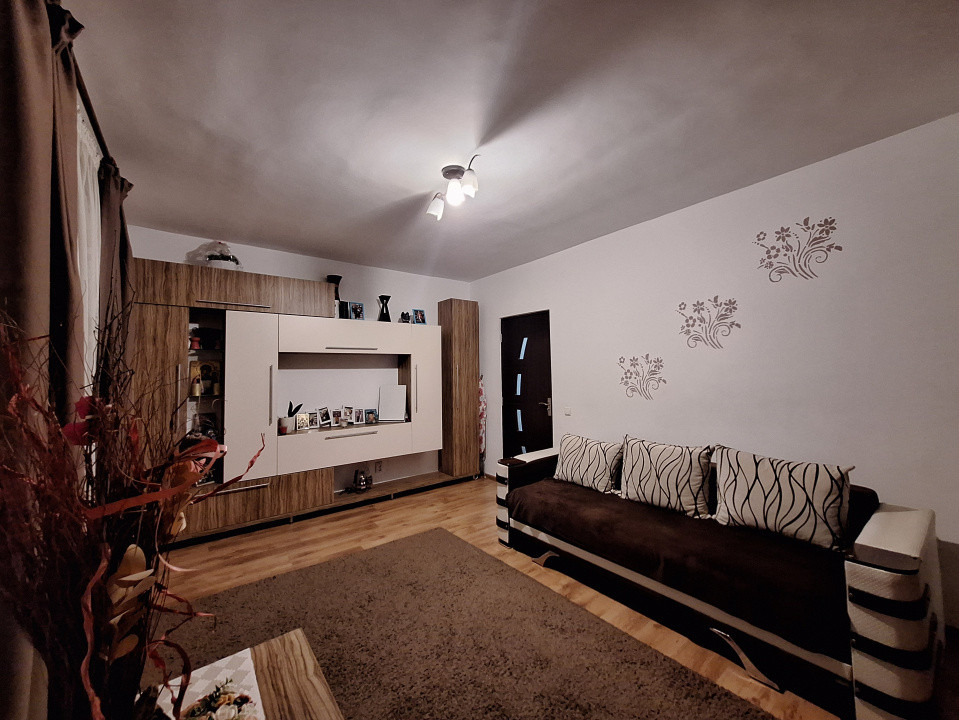 Apartament cu 2 camere, 51 mp, 3 balcoane, zona Eroilor