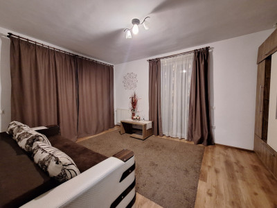 Apartament cu 2 camere, 51 mp, 3 balcoane, zona Eroilor