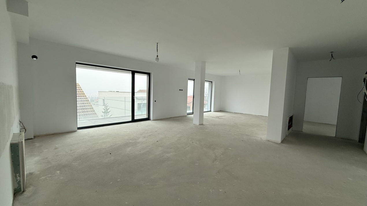 Apartament de 3 camere, cu panorama in Andrei Muresanu
