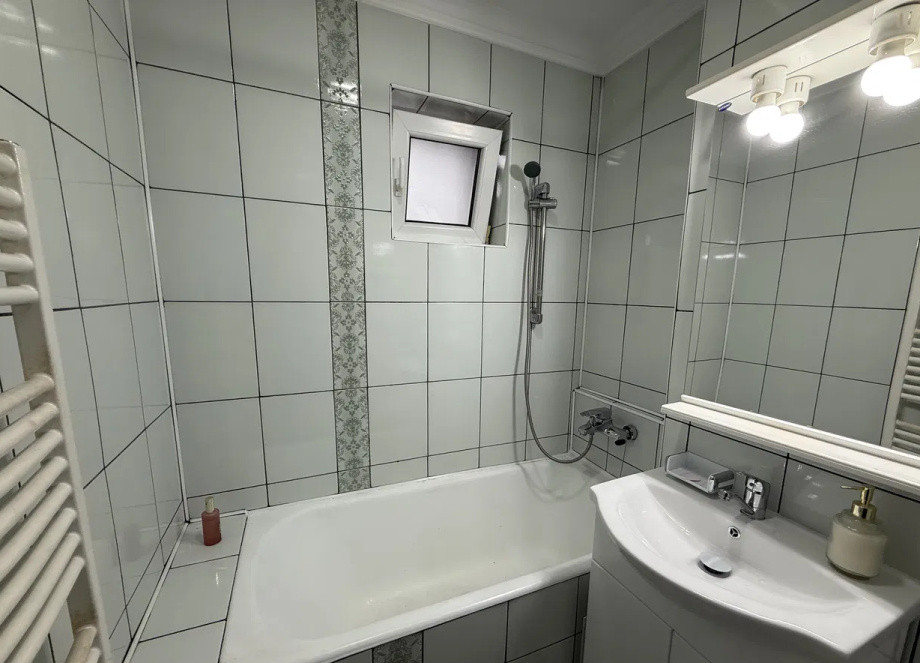 Apartament cu 3 camere, 67 mp, zona Bucium