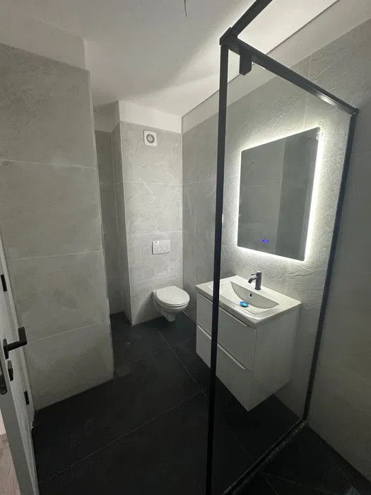 Apartament cu 2 camere, 45 mp, balcon, zona Eroilor