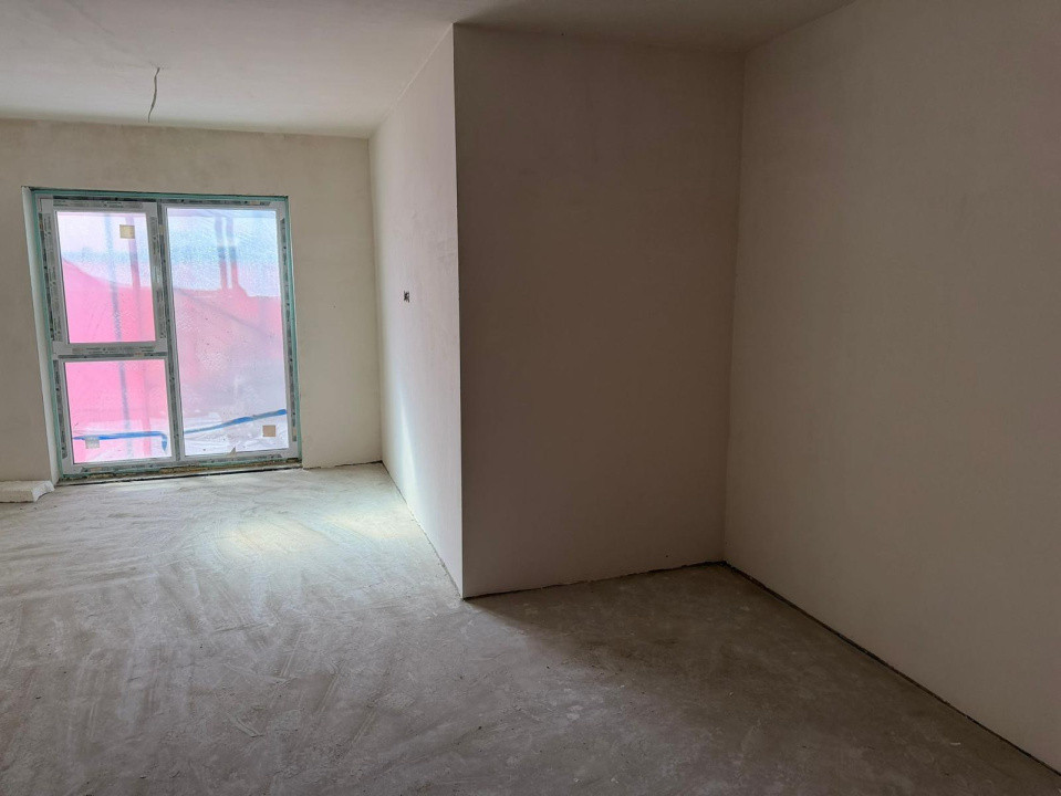 Apartament o camera, semifinisat, 37mp, etaj intermediar, zona Sopor