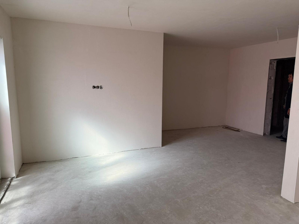 Apartament o camera, semifinisat, 37mp, etaj intermediar, zona Sopor