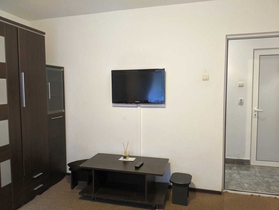 Apartament decomandat, 2 camere - la cheie - zona Mehedinti