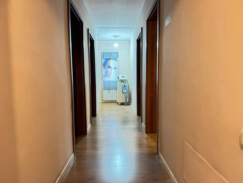 Casă cu destinație servicii cu acces public, 220 mp, parcari, zona Iulius Mall