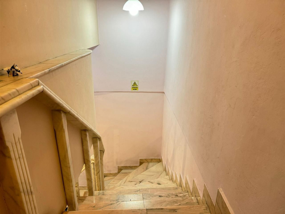 Casă cu destinație servicii cu acces public, 220 mp, parcari, zona Iulius Mall