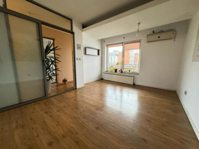 Casă cu destinație servicii cu acces public, 220 mp, parcari, zona Iulius Mall