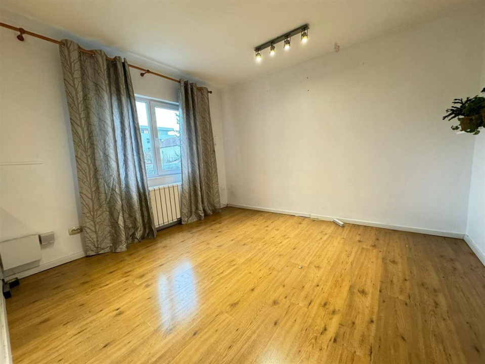 Casă cu destinație servicii cu acces public, 220 mp, parcari, zona Iulius Mall