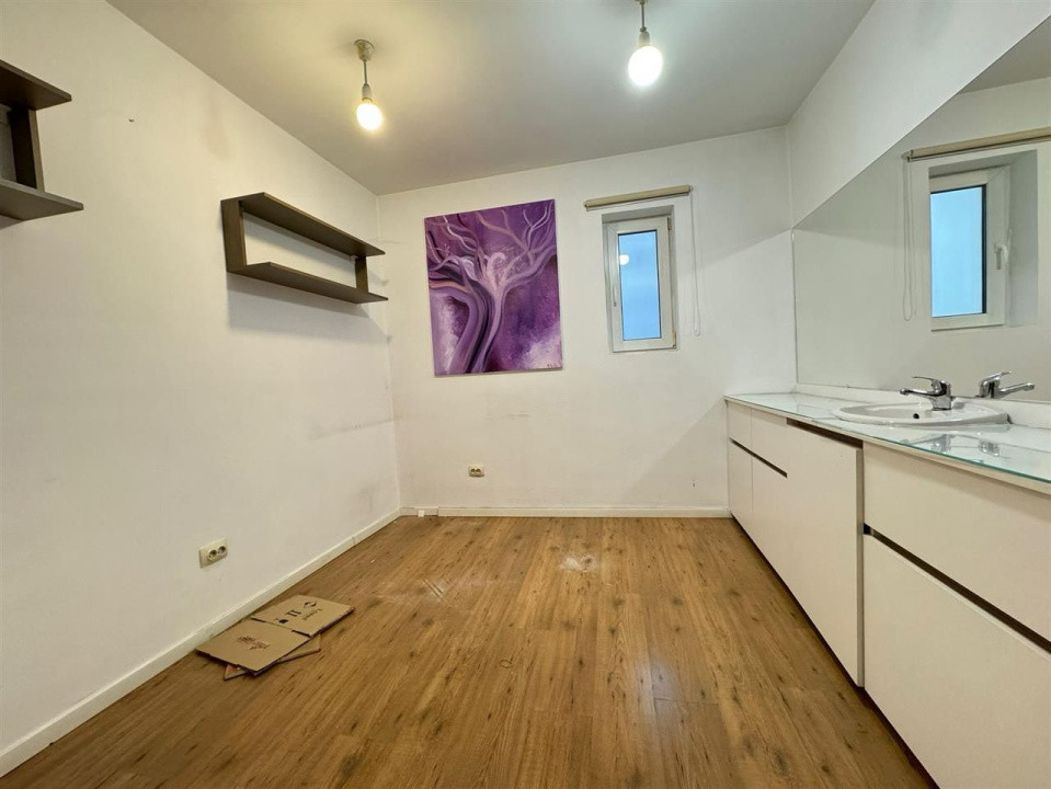 Casă cu destinație servicii cu acces public, 220 mp, parcari, zona Iulius Mall