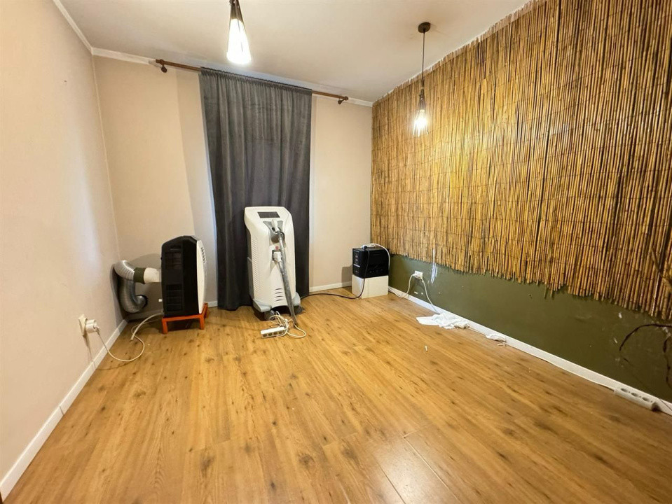 Casă cu destinație servicii cu acces public, 220 mp, parcari, zona Iulius Mall