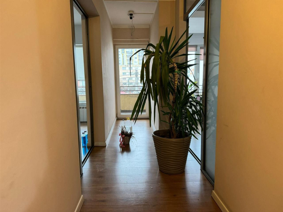 Casă cu destinație servicii cu acces public, 220 mp, parcari, zona Iulius Mall