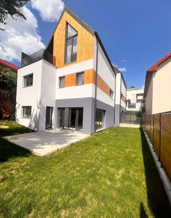 Duplex modern, 4 camere, 140 mp, 242 mp teren, parcare, zona Corneliu Coposu