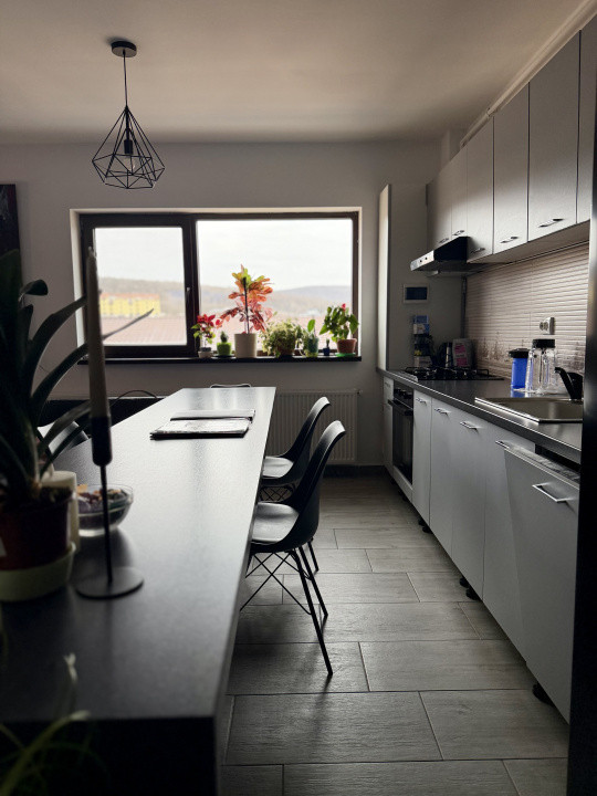 Apartament de 4 camere pe 2 nivele, 120 MP, 2 bai, zona Stejarului