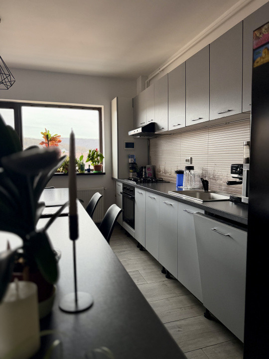 Apartament de 4 camere pe 2 nivele, 120 MP, 2 bai, zona Stejarului