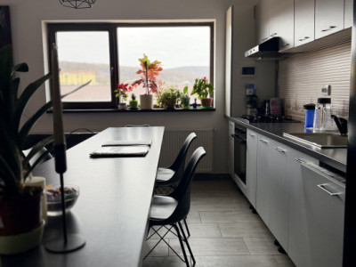 Apartament de 4 camere pe 2 nivele, 120 MP, 2 bai, zona Stejarului