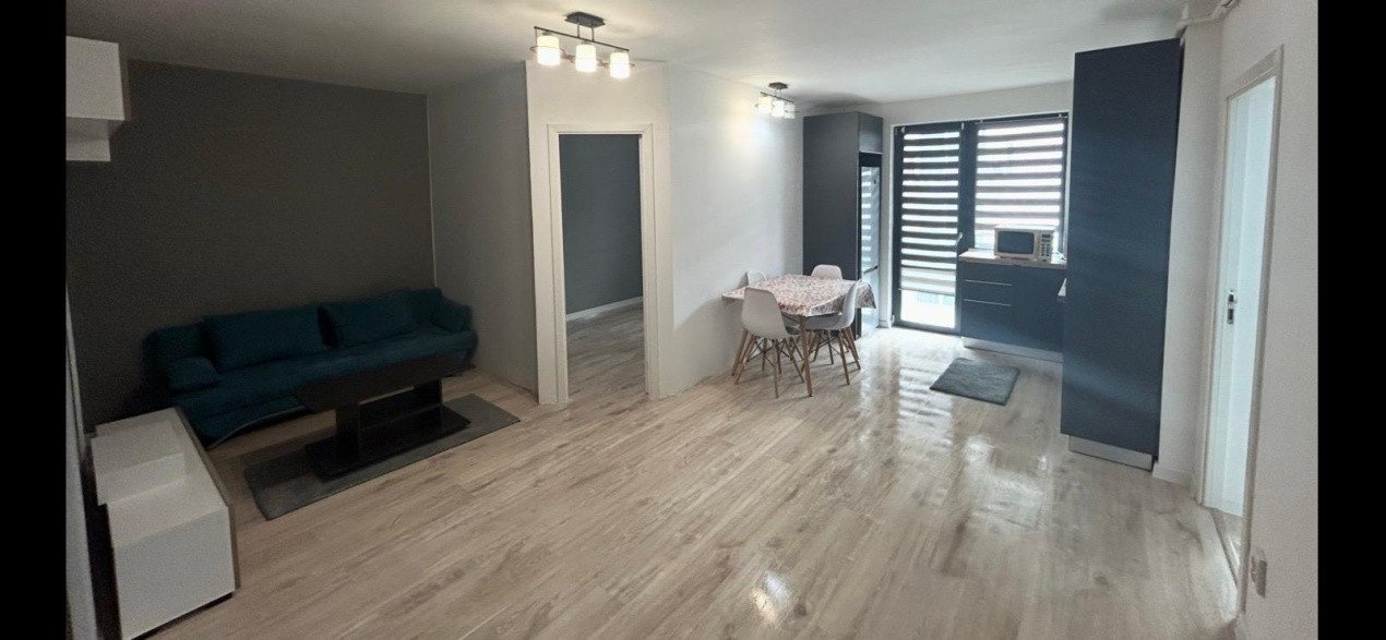 Apartament cu 3 camere, parcare, balcon, zona Stejarului