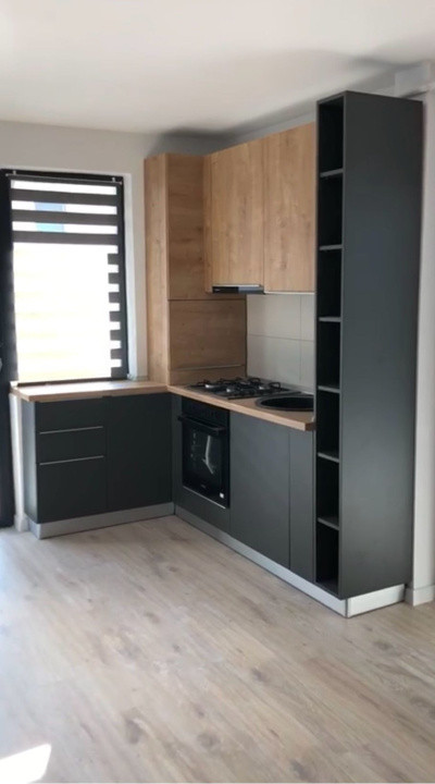 Apartament cu 3 camere, parcare, balcon, zona Stejarului