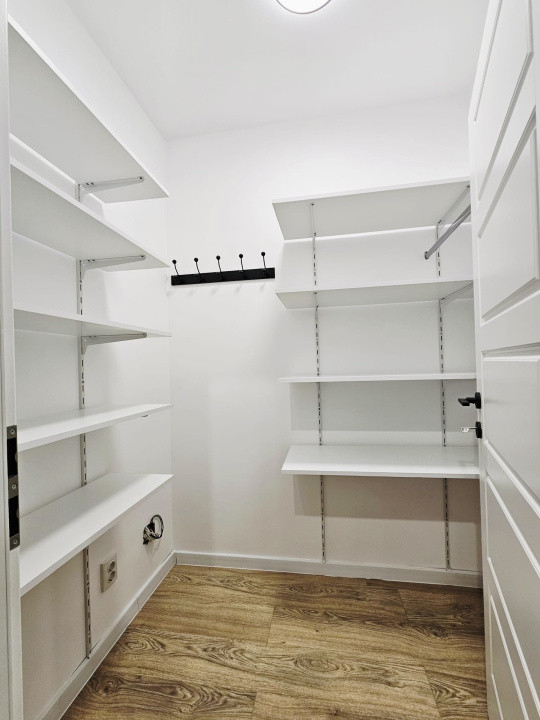 Apartament la cheie in zona Terra,parter inalt ,2 camere si un birou 