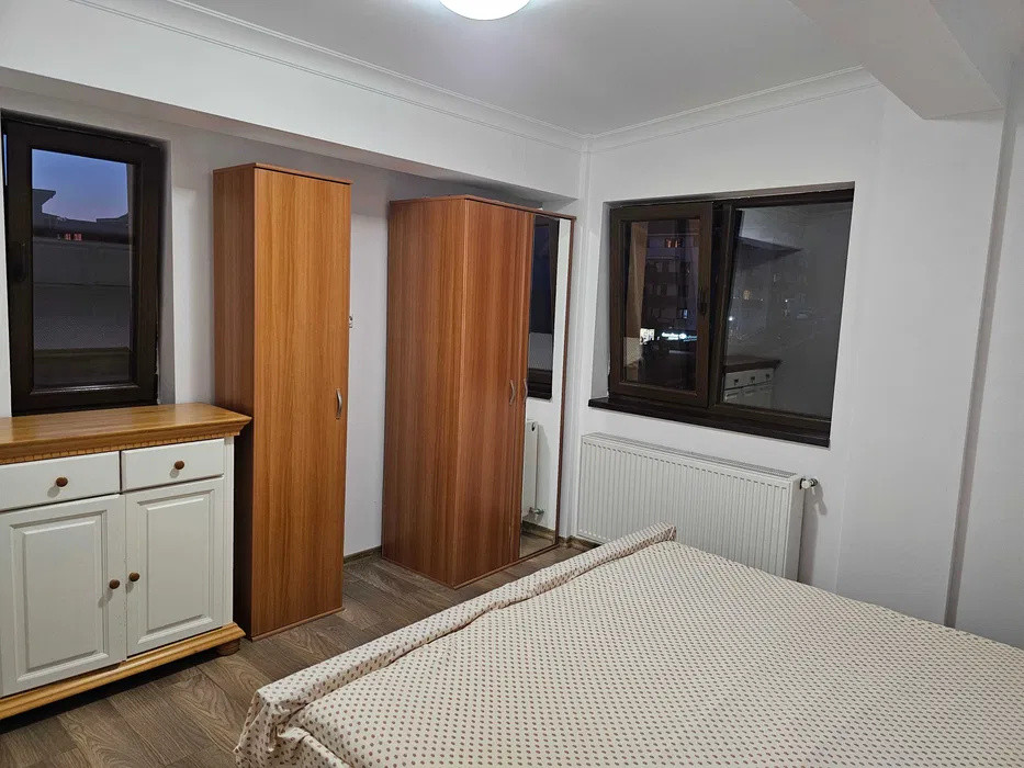 Apartament cu 3 camere, 72 mp, balcon, zona Stejarului