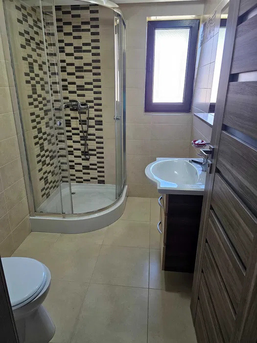 Apartament cu 3 camere, 72 mp, balcon, zona Stejarului