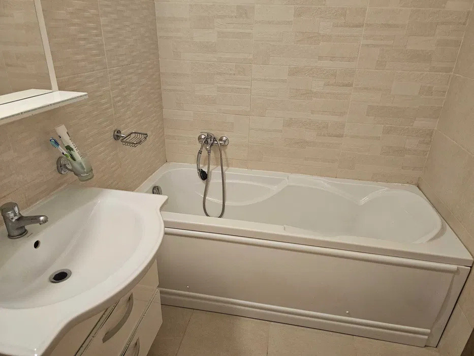 Apartament cu 3 camere, 72 mp, balcon, zona Stejarului