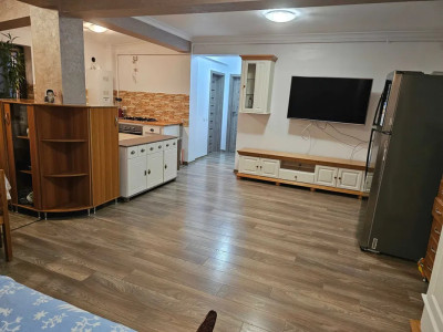 Apartament cu 3 camere, 72 mp, balcon, zona Stejarului