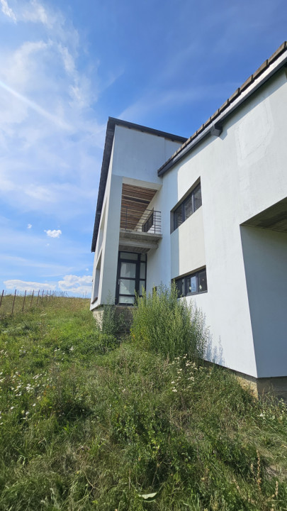 Casa individuala cu 5 camere, 160mp utili, 800mp teren, Chinteni 