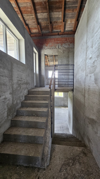 Casa individuala cu 5 camere, 160mp utili, 800mp teren, Chinteni 