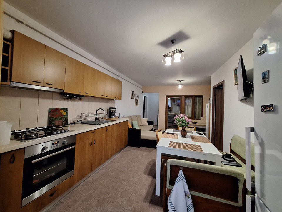 Apartament cu 3 camere, 67 mp, zona Florilor