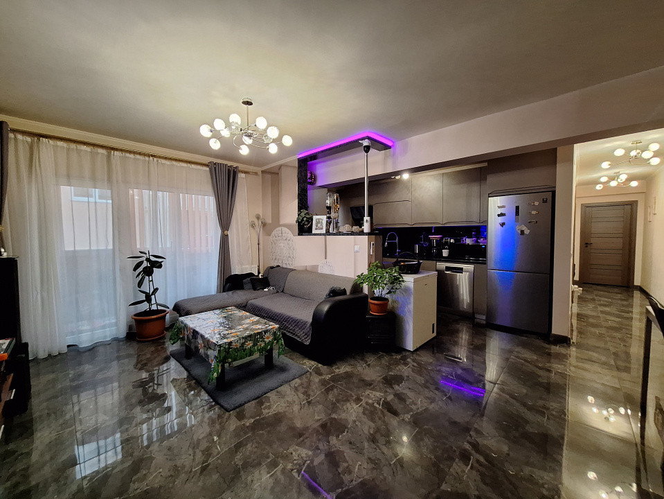 Apartament cu 3 camere, 68 mp, balcon, zona Eroilor