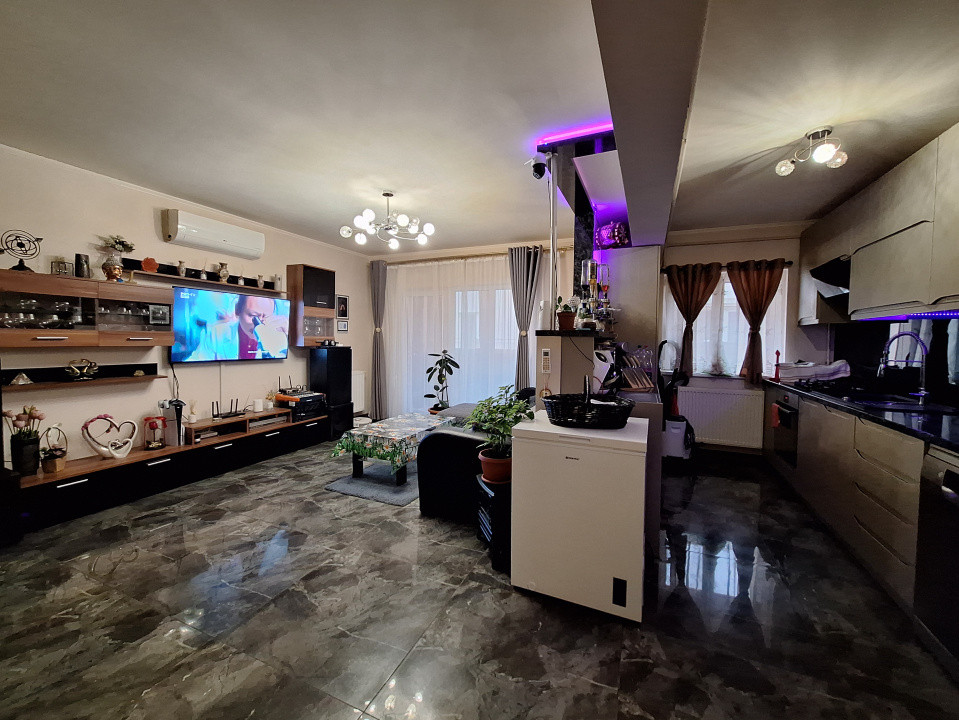 Apartament cu 3 camere, 68 mp, balcon, zona Eroilor