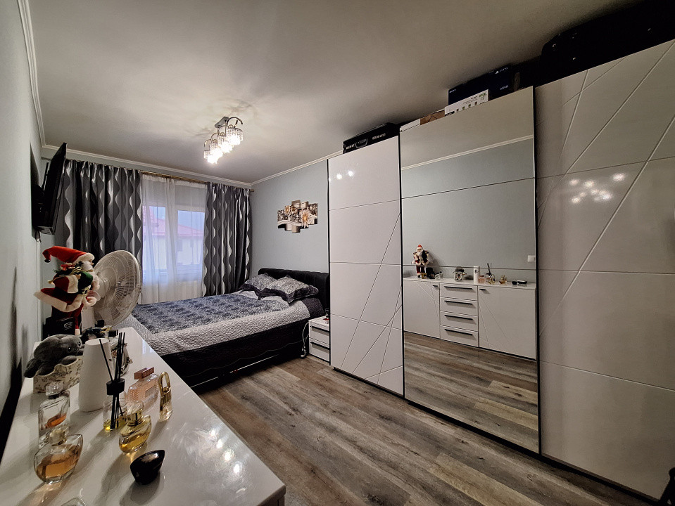 Apartament cu 3 camere, 68 mp, balcon, zona Eroilor