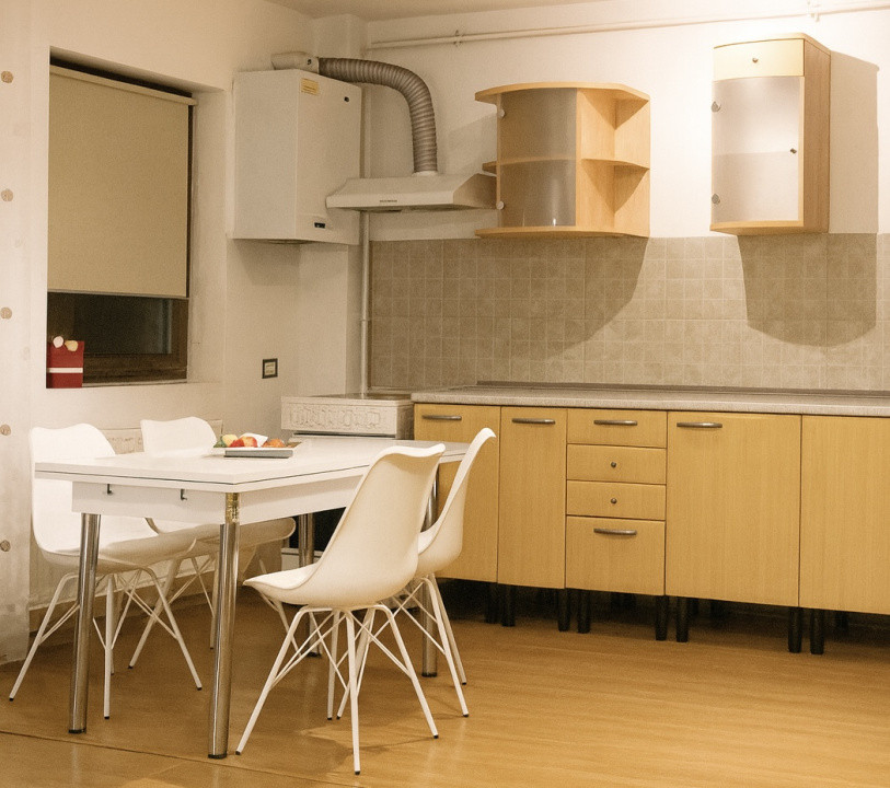 Apartament cu 3 camere , 2 bai , balcon , etaj 1 , zona Terra 