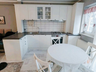 Apartament în zona Terra, 2 camere , bloc cu lift , etaj 3