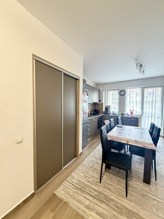 Apartament in zona Terra , 3 camere, 2bai,parcare inclusă