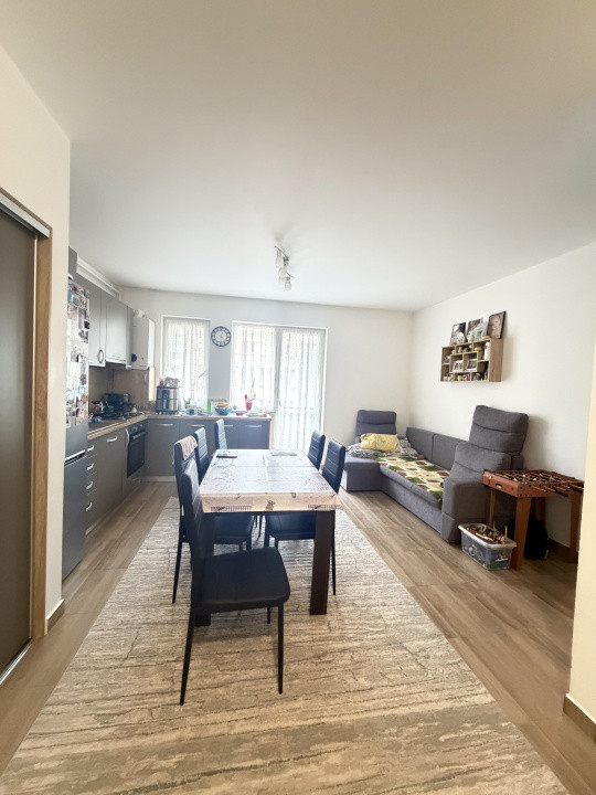 Apartament in zona Terra , 3 camere, 2bai,parcare inclusă