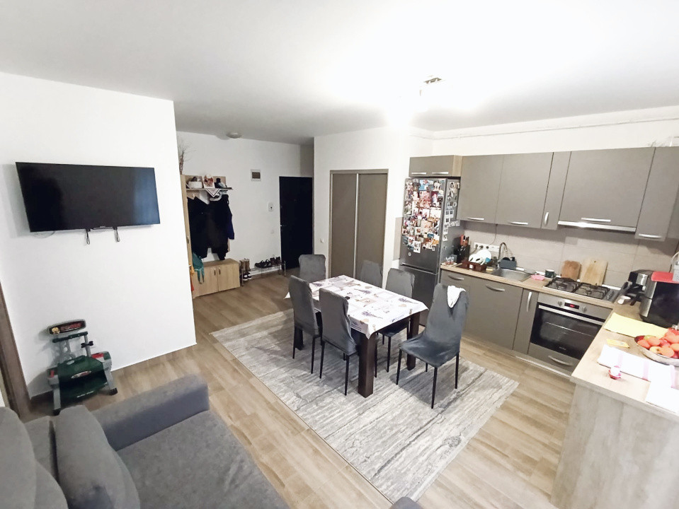 Apartament in zona Terra , 3 camere, 2bai,parcare inclusă